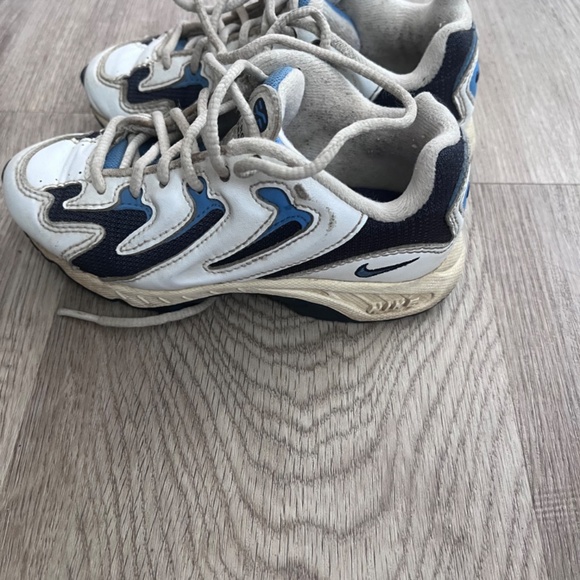 Vintage Nike Kids Shoes (From '99) - Picture 2 of 6